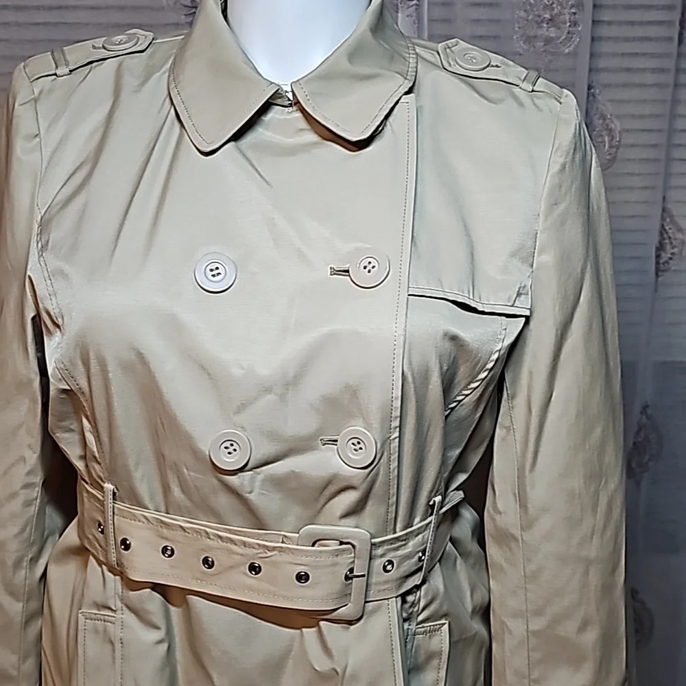 Beige Coat - Picture 3 of 16